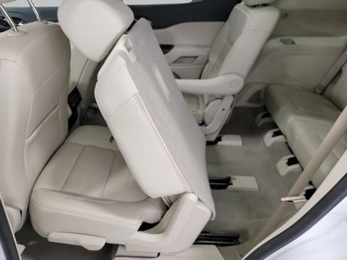 Used 2022 GMC Acadia Denali w/ Denali Ultimate Package image 25