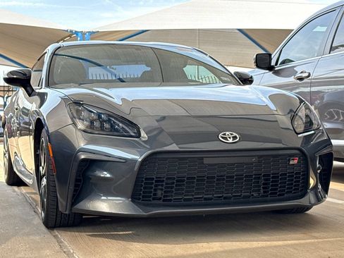 Used 2022 Toyota GR86 RWD image 3