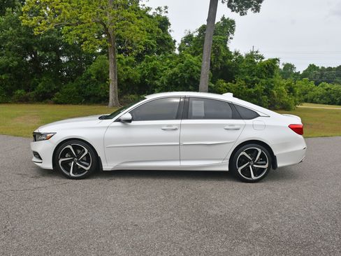 Used 2018 Honda Accord Sport image 2