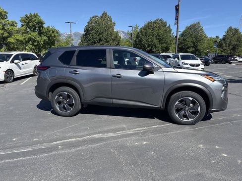 Used 2025 Nissan Rogue SV FWD image 5