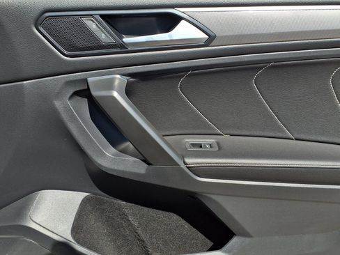 Certified 2022 Volkswagen Tiguan SE R-Line FWD image 24