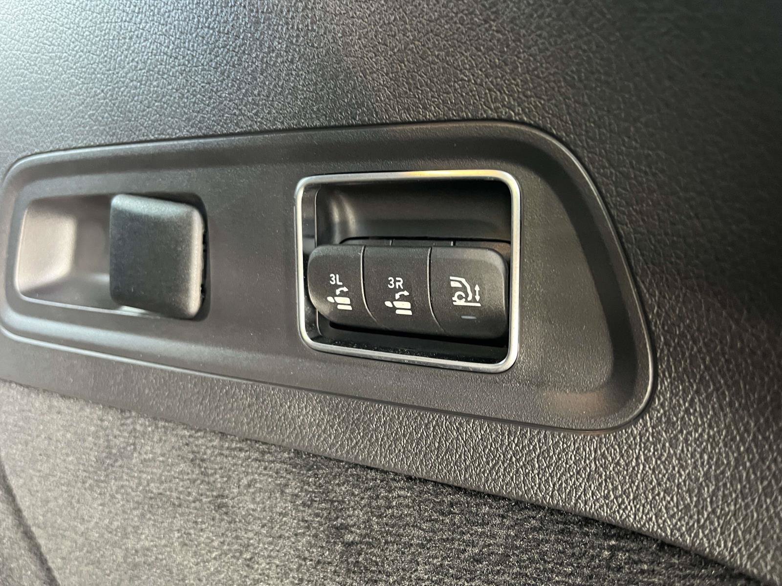 Certified 2025 Mercedes-Benz GLS 450 4MATIC image 12