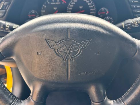 Used 2004 Chevrolet Corvette Convertible w/ Preferred Equipment Group RWD image 18