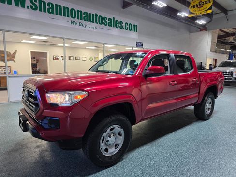 Used 2018 Toyota Tacoma SR w/ SR Convenience Package AWD/4WD image 2