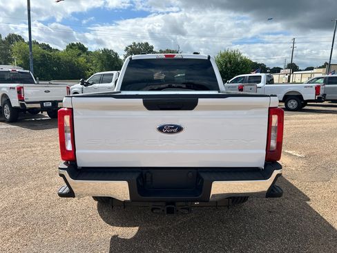Used 2025 Ford F250 XLT w/ FX4 Off-Road Package AWD/4WD image 3
