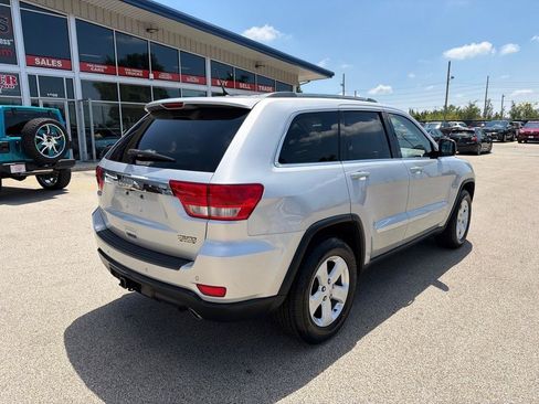 Used 2011 Jeep Grand Cherokee Laredo AWD/4WD image 8