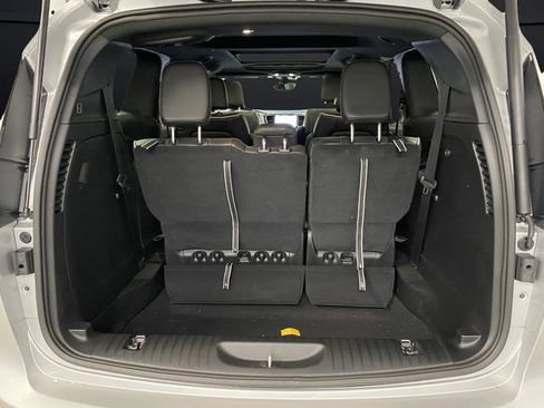 New 2026 Chrysler Pacifica Limited w/ Trailer Tow Group image 15