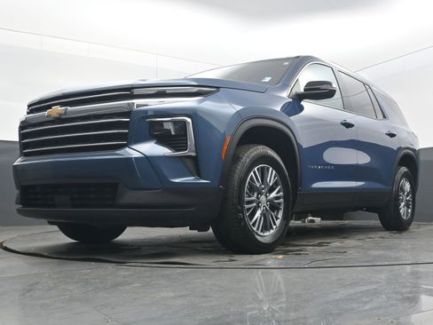 Used 2025 Chevrolet Traverse LT image 25