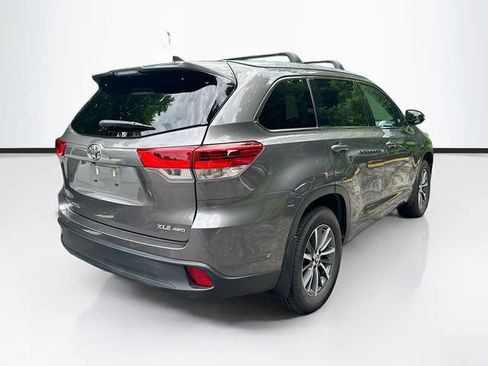 Used 2017 Toyota Highlander XLE AWD/4WD image 10