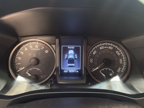 Used 2016 Toyota Tacoma TRD Sport w/ Exterior Package AWD/4WD image 18