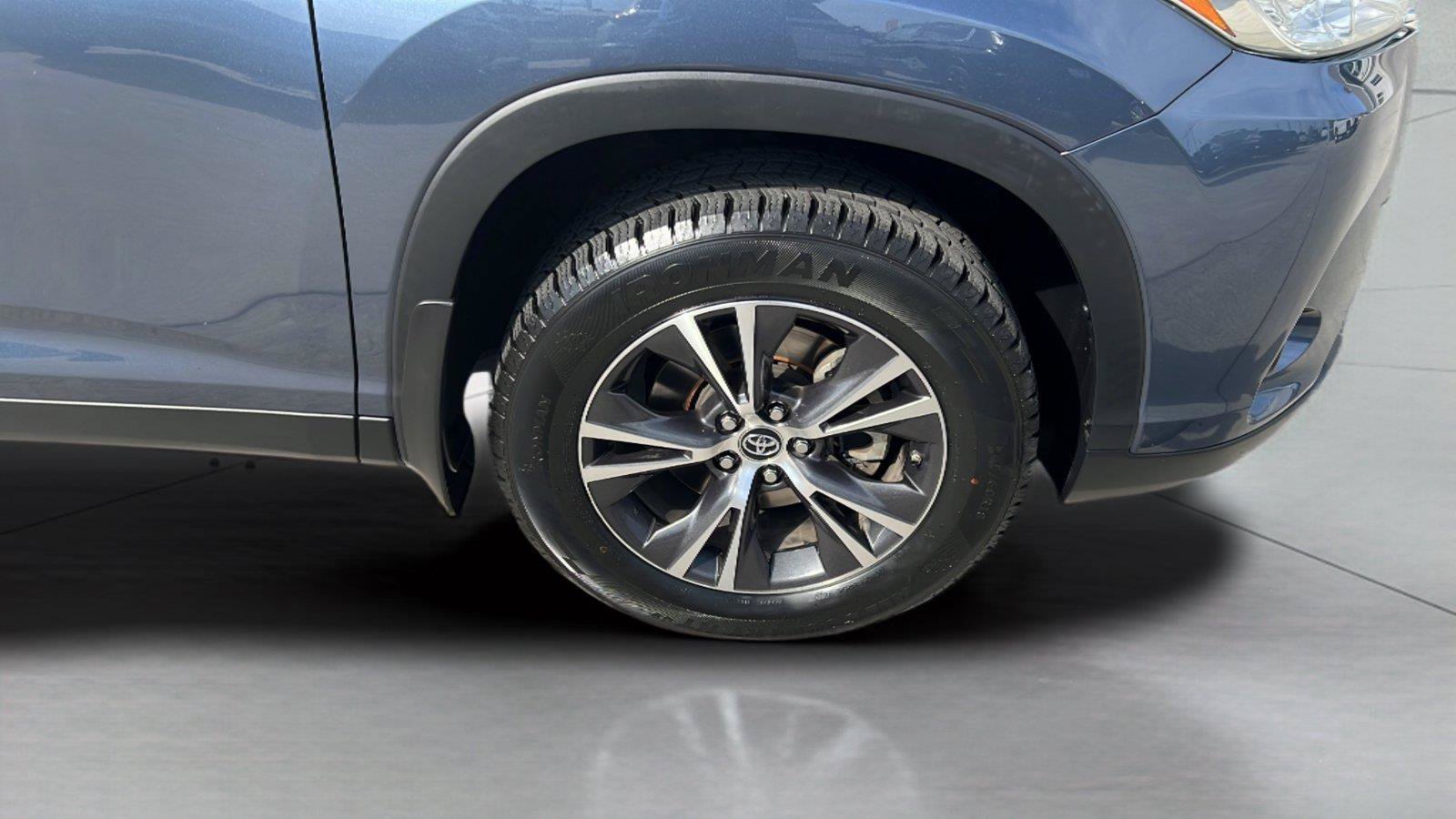 Used 2019 Toyota Highlander Plus AWD/4WD image 21