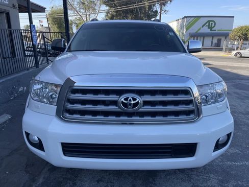 Used 2017 Toyota Sequoia Platinum RWD image 2