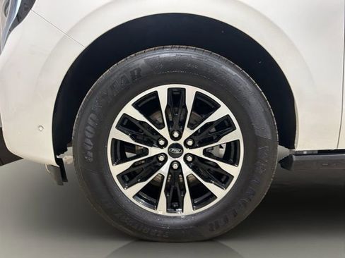 Used 2025 Ford Expedition Platinum AWD/4WD image 25