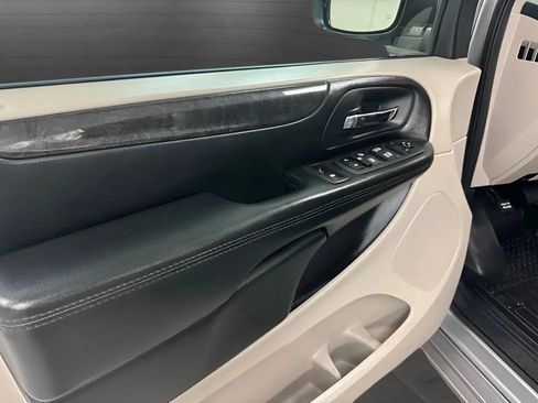 Used 2017 Dodge Grand Caravan SXT w/ Quick Order Package 29G SXT FWD image 8