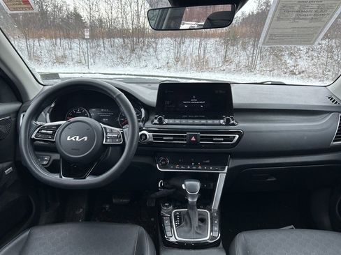 Used 2022 Kia Seltos SX w/ Sunroof Package image 6