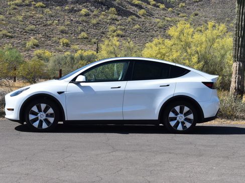 Used 2023 Tesla Model Y Long Range image 6