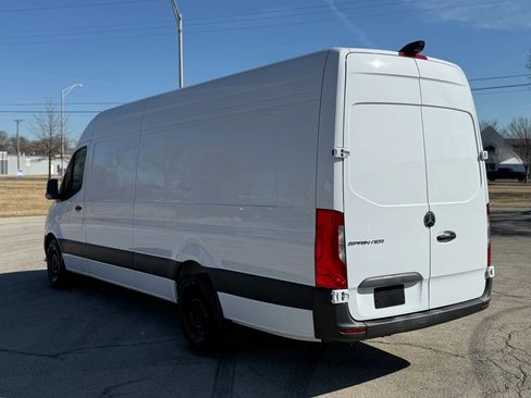 Used 2025 Mercedes-Benz Sprinter 2500 image 5