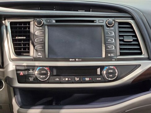Used 2015 Toyota Highlander Limited FWD image 16