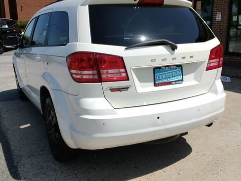 Used 2020 Dodge Journey SE FWD image 2