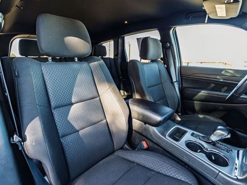 Used 2021 Jeep Grand Cherokee Laredo image 25