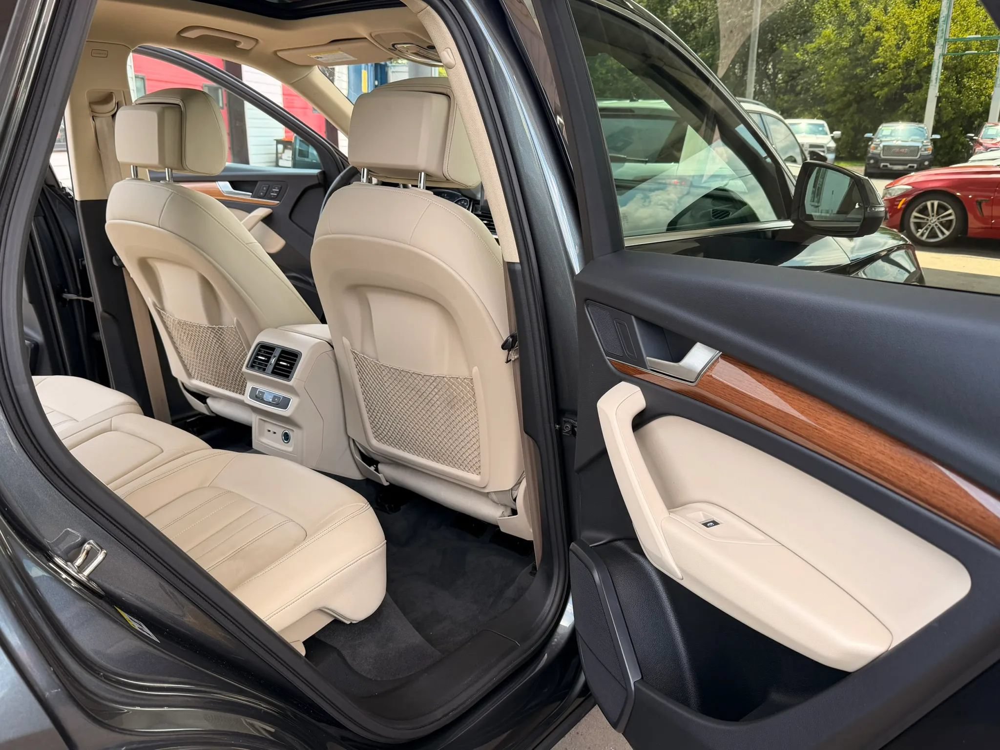 Used 2022 Audi Q5 2.0T Premium w/ Convenience Package AWD/4WD image 12