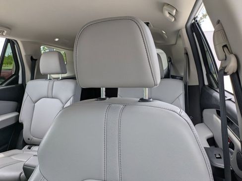 Used 2025 Honda Pilot EX-L image 13