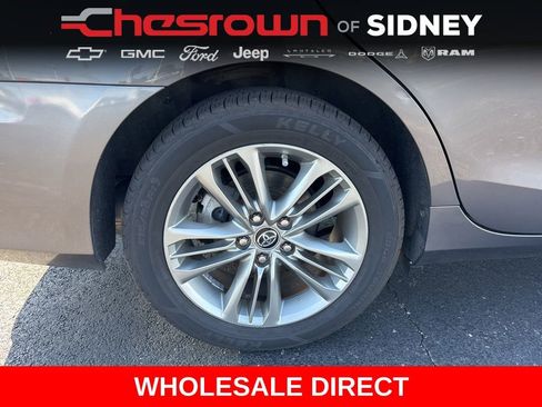 Used 2016 Toyota Camry SE w/ Moonroof Package FWD image 11