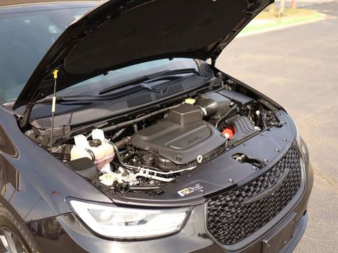 Used 2021 Chrysler Pacifica Touring w/ Uconnect Theater Family Group image 64