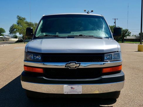 Used 2017 Chevrolet Express 2500 image 2