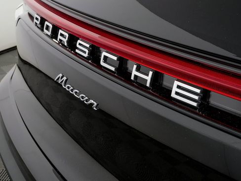 New 2026 Porsche Macan AWD/4WD image 38