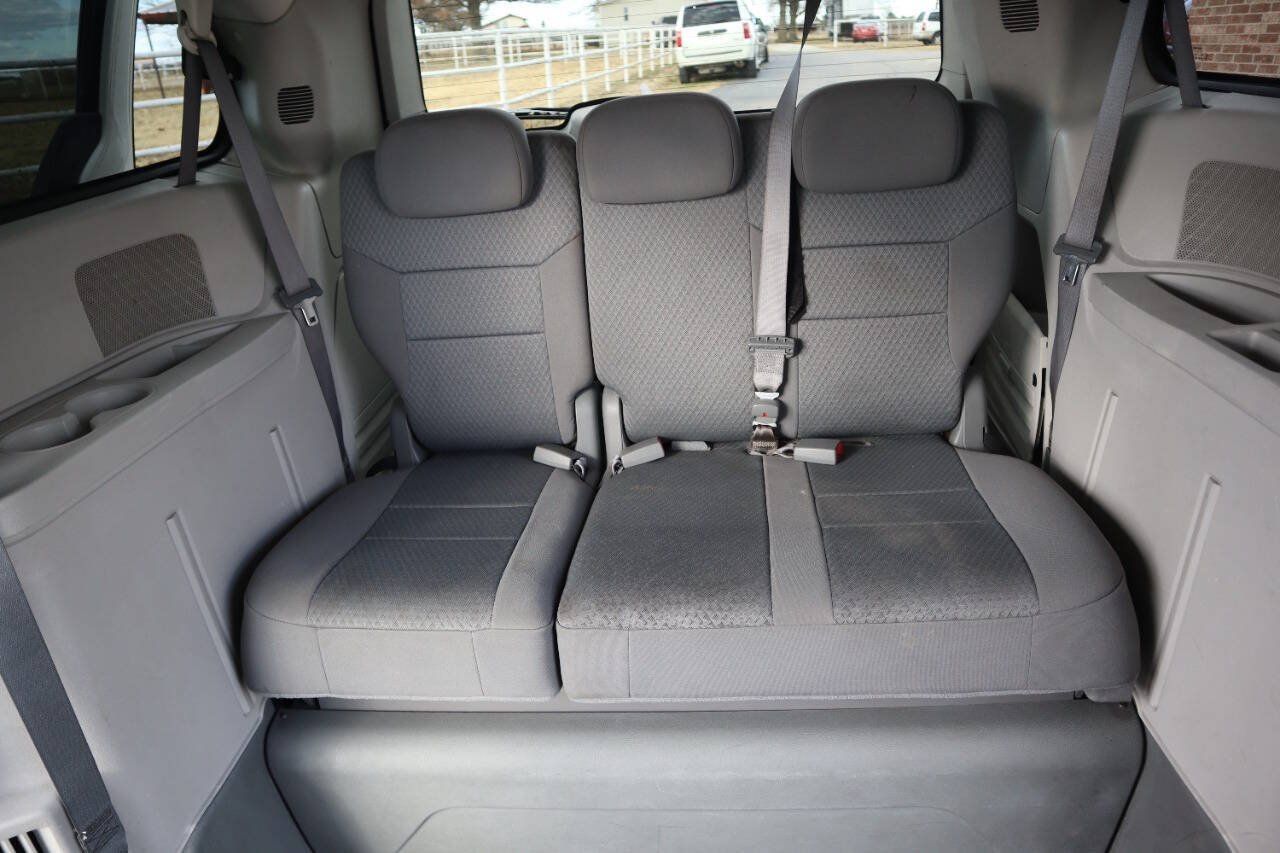 Used 2010 Chrysler Town & Country Touring FWD image 24