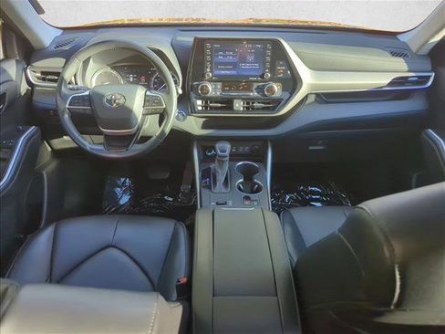 Used 2022 Toyota Highlander XLE image 20