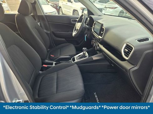 Certified 2022 Hyundai Venue SE image 8