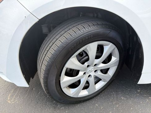 Used 2022 Toyota Corolla LE FWD image 5