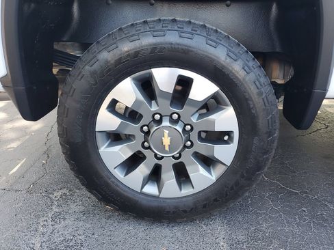 Used 2025 Chevrolet Silverado 2500 Custom w/ Custom Convenience Package AWD/4WD image 5