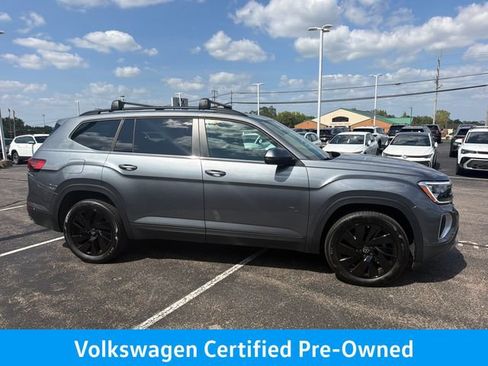 Used 2024 Volkswagen Atlas SE AWD/4WD image 2