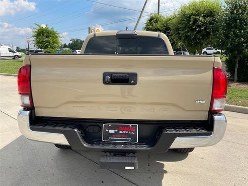 Used 2017 Toyota Tacoma TRD Off-Road w/ Tow Package (A/T) AWD/4WD image 6