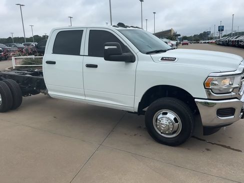 Used 2024 RAM 3500 Tradesman w/ Chrome Appearance Group AWD/4WD image 2