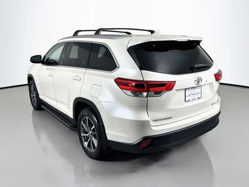 Used 2019 Toyota Highlander XLE AWD/4WD image 3