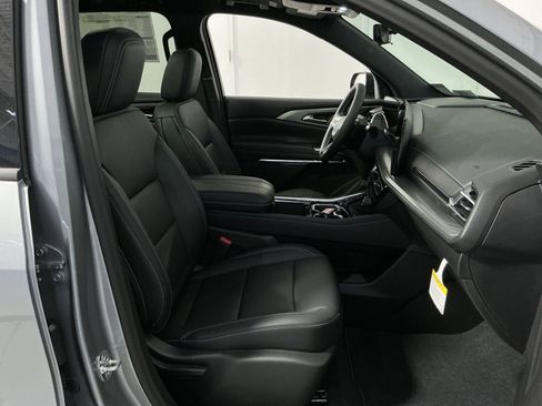 New 2026 Chevrolet Traverse LT w/ Sun and Wheel Package FWD image 28
