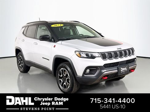 Used 2024 Jeep Compass Trailhawk AWD/4WD image 1