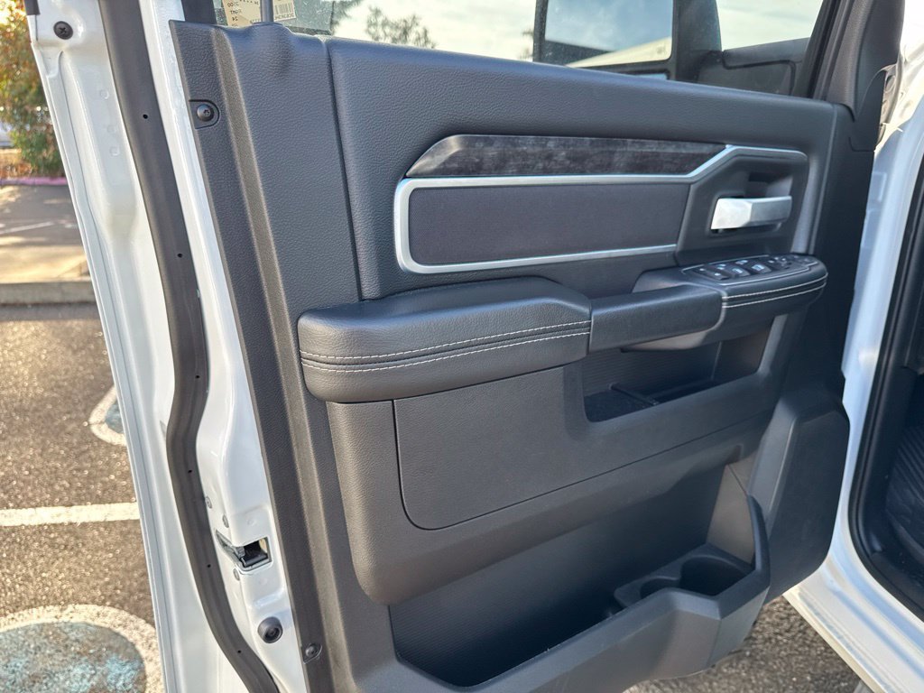Used 2024 RAM 3500 Big Horn w/ Sport Appearance Package AWD/4WD image 7