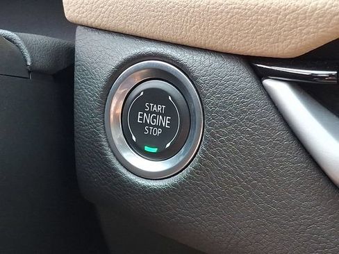 Certified 2025 Cadillac XT4 Premium Luxury FWD image 19
