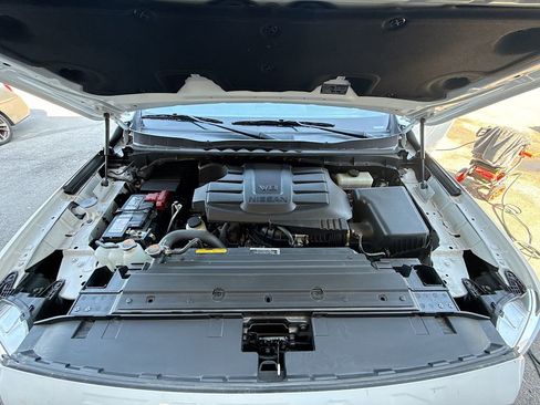 Used 2024 Nissan Titan SV w/ SV Convenience Package image 29