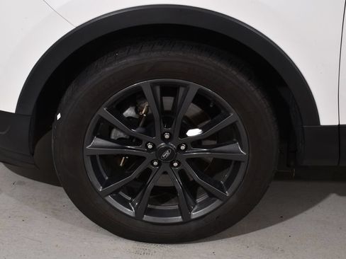 Used 2019 Ford Explorer XLT w/ Equipment Group 202A AWD/4WD image 24