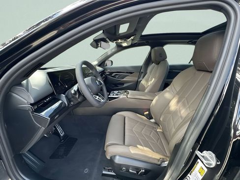 Used 2026 BMW 530i xDrive w/ M Sport Package image 28