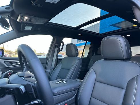 New 2026 Chevrolet Traverse LT w/ Sun and Wheel Package image 14