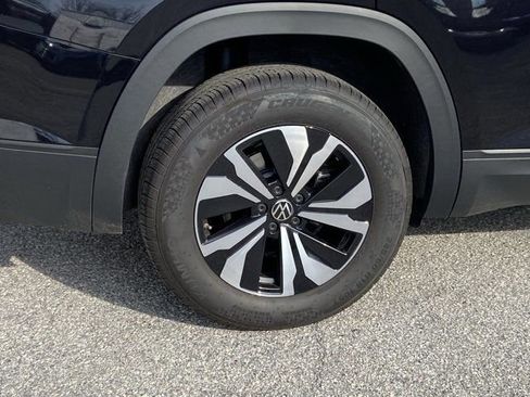 Used 2025 Volkswagen Atlas SE image 11