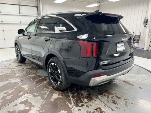 Used 2024 Kia Sorento S FWD image 4