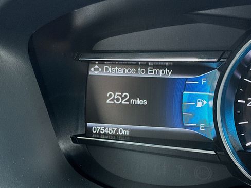 Used 2018 Ford Explorer XLT w/ Equipment Group 202A FWD image 8